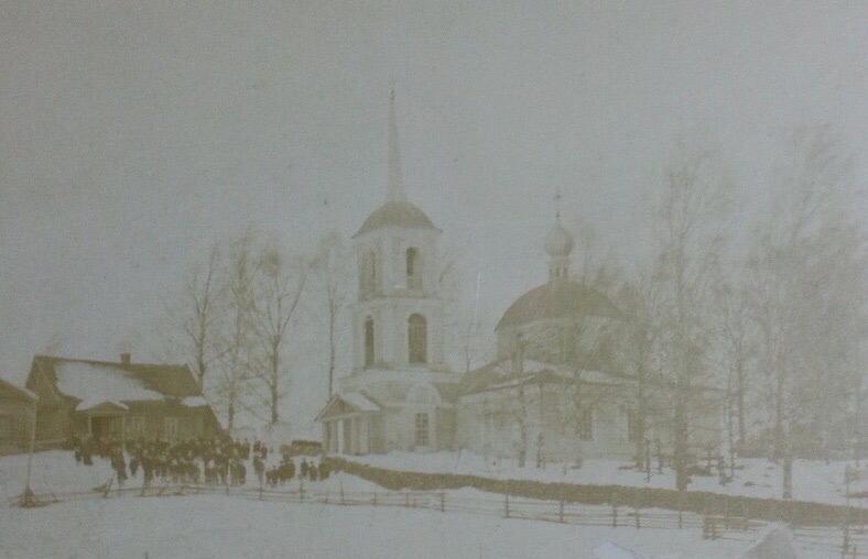 Храм Архангела Михаила в с. Овсище. Фото начала XX в., архивная фотография. Церковь Михаила Архангела, Овсище (Вышневолоцкий район и г. Вышний Волочёк, Тверская область)