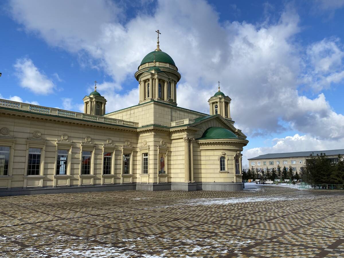 Церковь Покрова Пресвятой Богородицы, Полысаево (Ленинск-Кузнецкий район и г. Ленинск-Кузнецкий, Кемеровская область). архитектурные детали, Основной объем с ЮВ