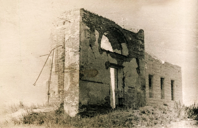 Церковь Николая Чудотворца (старая), Головино (Белгородский район, Белгородская область). архивная фотография, Храм незадолго до сноса. Частная коллекция. Фото 1950-х годов