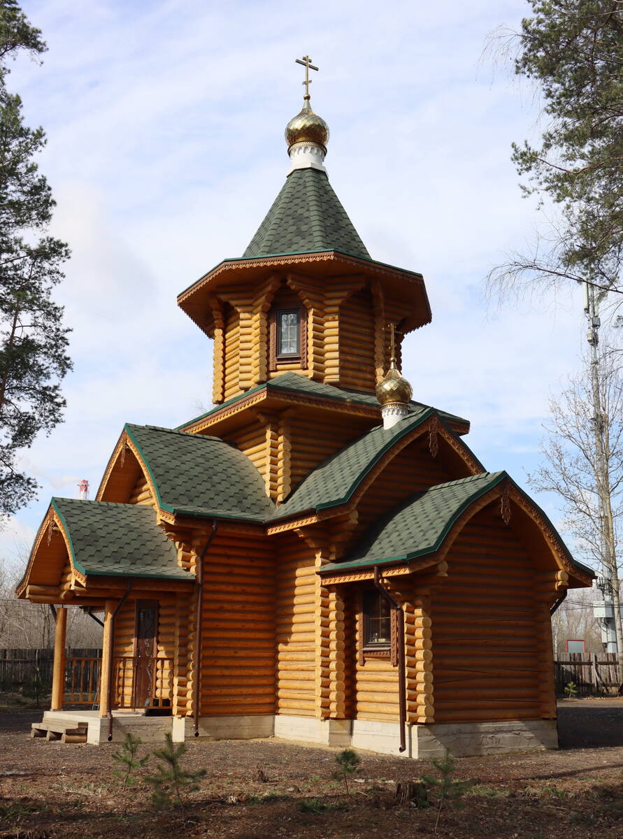 Церковь Серафима Саровского, Дрожжино (Ленинский городской округ, Московская область). общий вид в ландшафте, Вид с юго-востока
