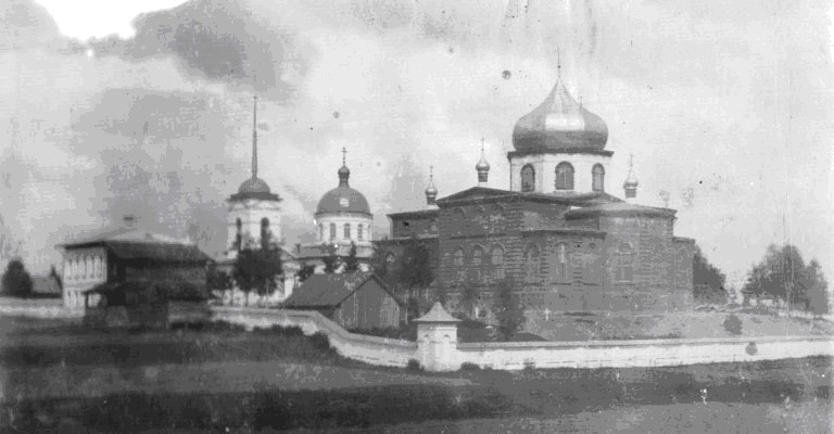 Храмовый комплекс. Церкви Казанской иконы Божией Матери и Николая Чудотворца, Шухободь (Череповецкий район, Вологодская область). архивная фотография, Слева Казанская церковь. Источник:https://shuhobod.ru/history/