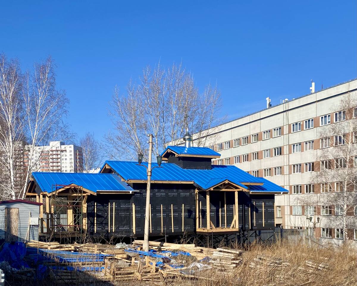 Церковь Георгия Победоносца при Краевом госпитале ветеранов войн, Красноярск (Красноярск, город, Красноярский край). документальные фотографии, Строительство, вид с востока