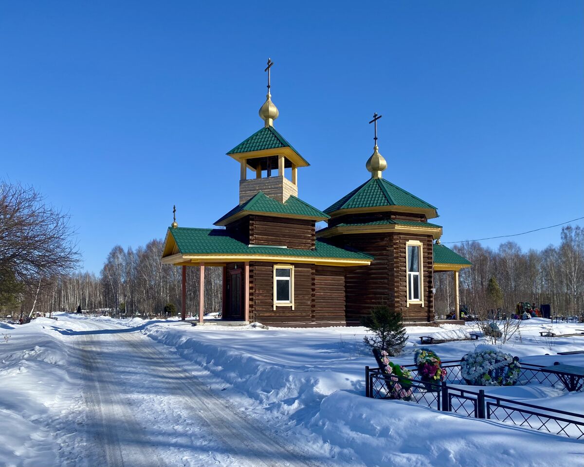Часовня Преображения Господня, Асино (Асиновский район, Томская область). фасады, Вид с дороги на кладбище 