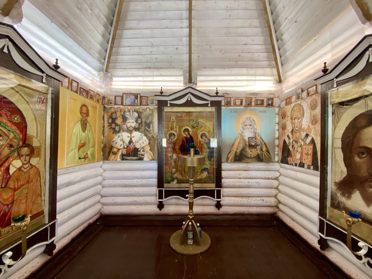 Часовня Николая, царя-мученика, Николая Чудотворца и Николая Гурьянова на кладбище, Турунтаево (Томский район, Томская область). интерьер и убранство