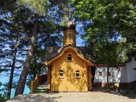Волконка (Монахова поляна). Черноморское подворье Высоко-Петровского монастыря. Церковь Николая Чудотворца