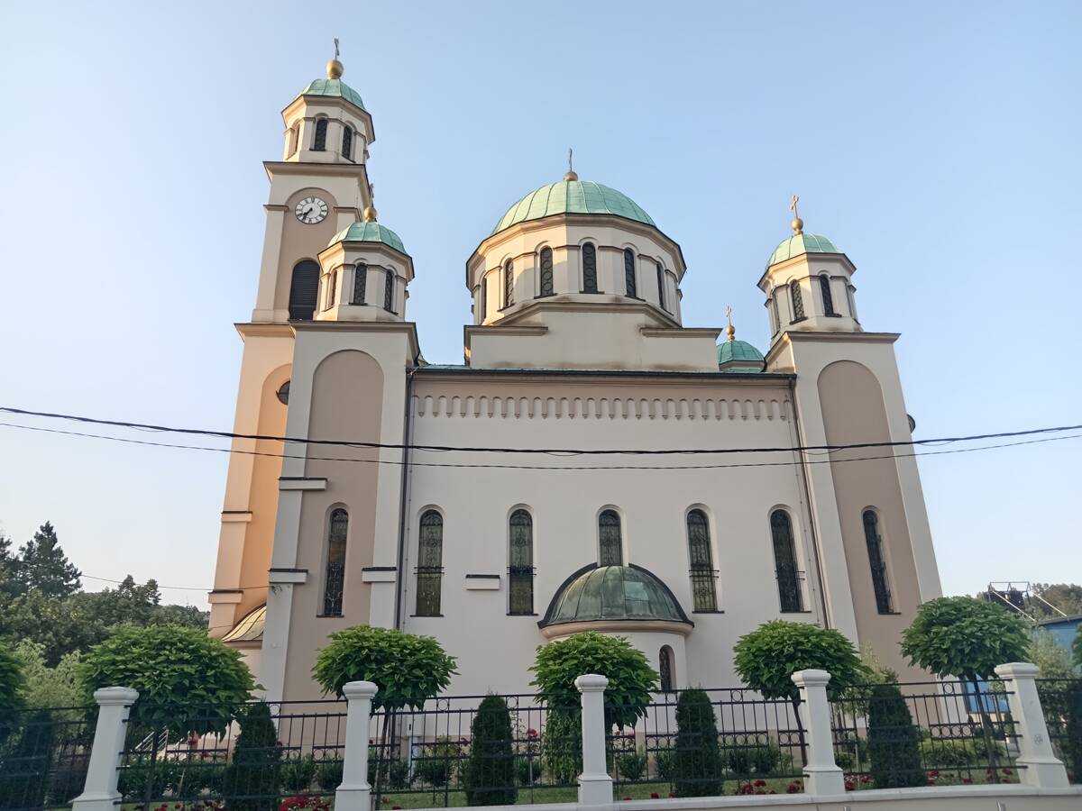 Собор Успения Пресвятой Богородицы, Тузла (Босния и Герцеговина, Прочие страны). фасады