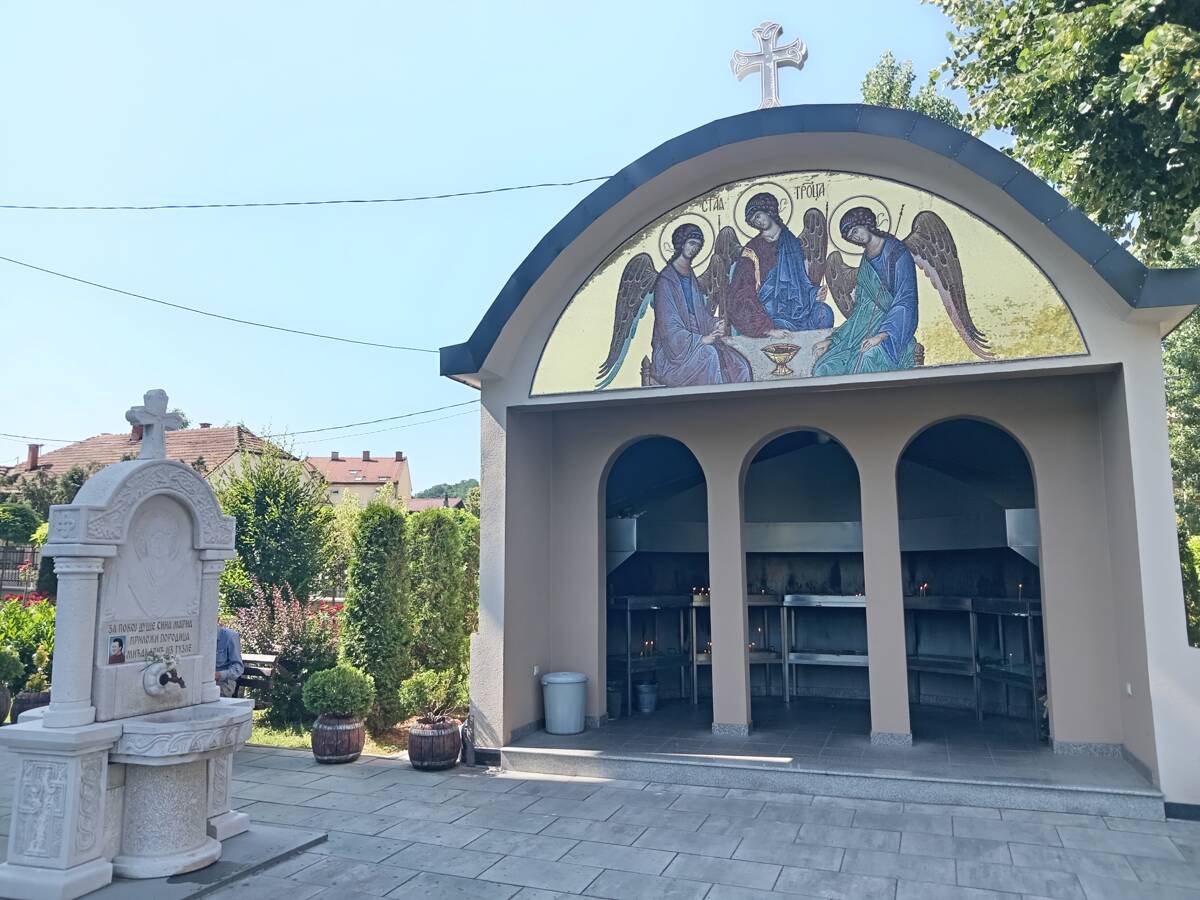 Собор Успения Пресвятой Богородицы, Тузла (Босния и Герцеговина, Прочие страны). дополнительная информация, Постройки на территории собора.