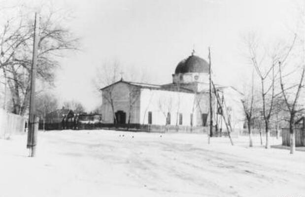 Церковь Троицы Живоначальной, Лебедин (Сумской район, Украина, Сумская область). архивная фотография, Вид с юго-запада, фото 1950-1960 г.г.