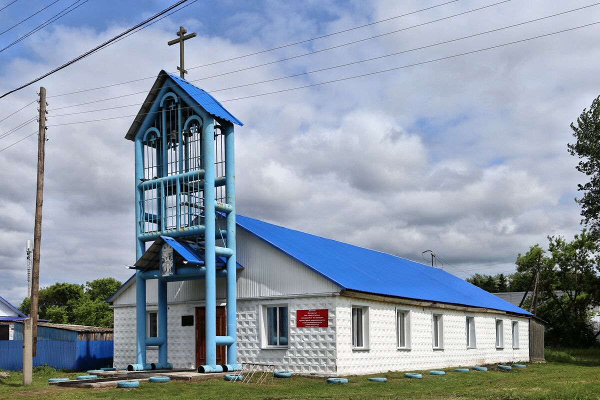 Церковь Покрова Пресвятой Богородицы, Покровка (Омский район, Омская область). общий вид в ландшафте
