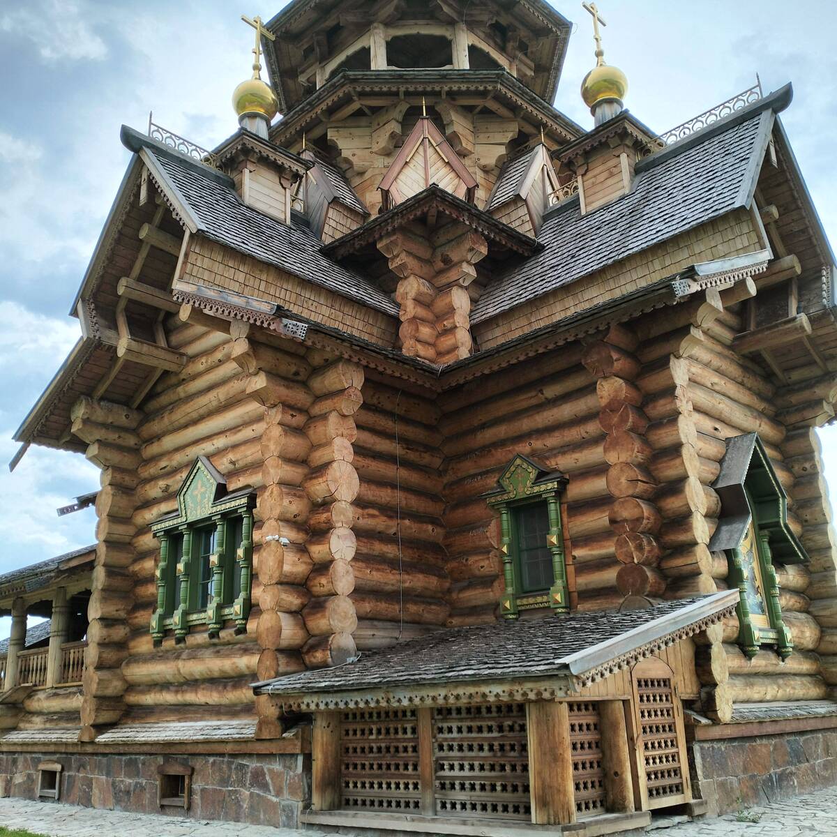 Церковь Николая Чудотворца, Новотырышкино (Смоленский район, Алтайский край). архитектурные детали, Вид с юго-востока