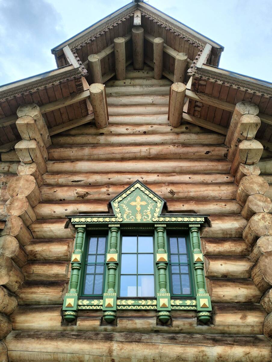 Церковь Николая Чудотворца, Новотырышкино (Смоленский район, Алтайский край). архитектурные детали, Окно основного объёма