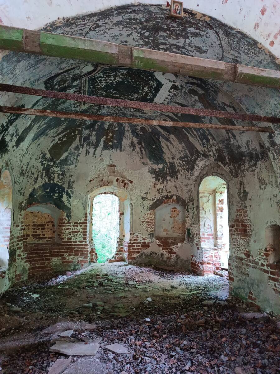 Церковь Успения Пресвятой Богородицы в Пречистенском, Саленка (Островский район, Костромская область). интерьер и убранство