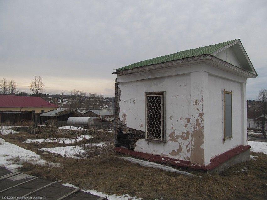 Церковь Троицы Живоначальной (старая), Староуткинск (Шалинский район (Шалинский ГО и ГО Староуткинск), Свердловская область). дополнительная информация, После пожара от храма осталась только алтарная часть