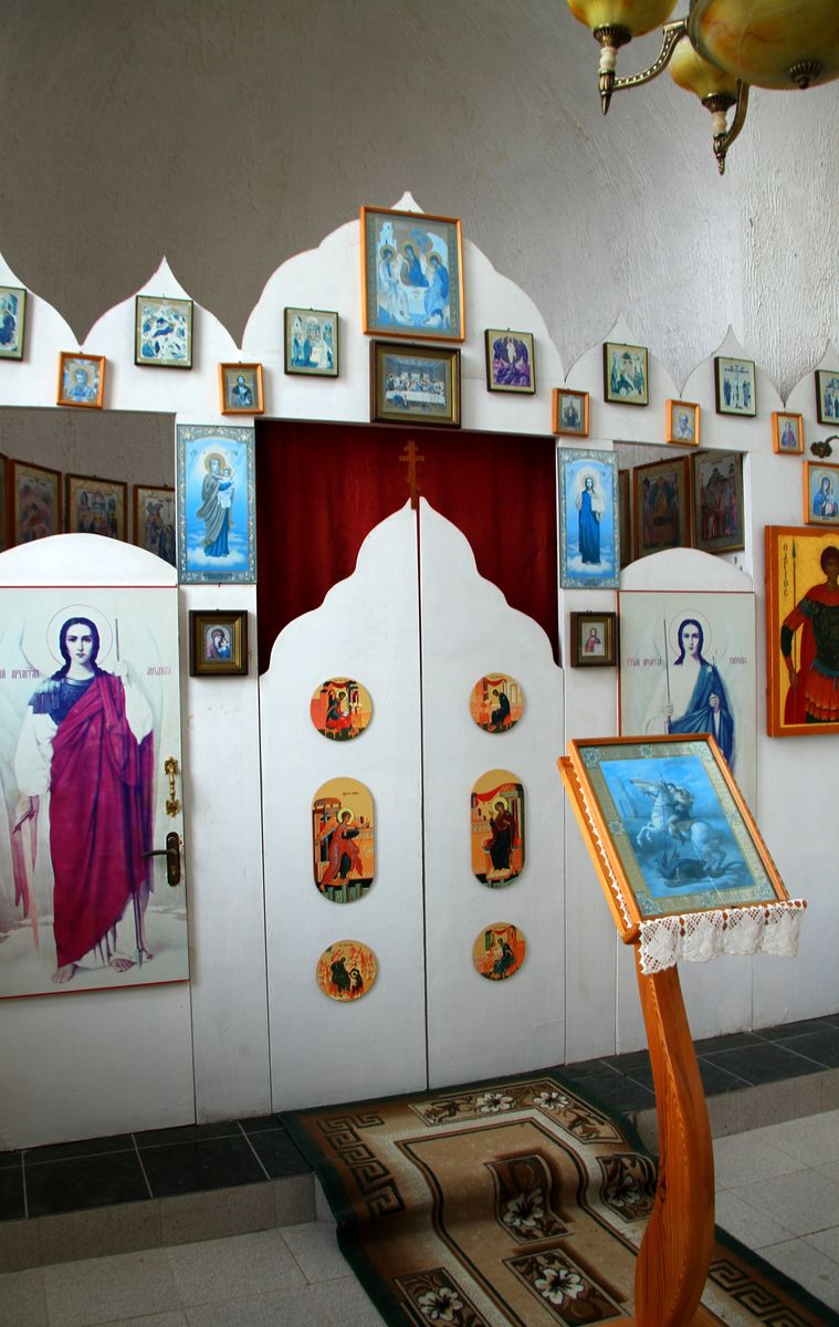 Иконостас часовни Георгия Победоносца., интерьер и убранство. Часовня Георгия Победоносца при военкомате, Ессентукская (Предгорный район, Ставропольский край)