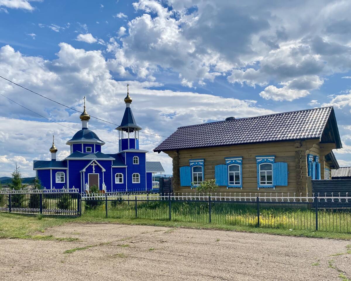 Церковь Петра и Павла, Шаралдай (Мухоршибирский район, Республика Бурятия). дополнительная информация, Вид с улицы  Исая Калашникова