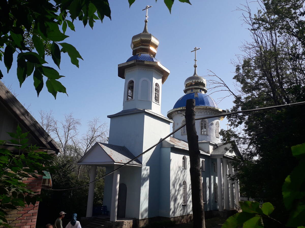 Благовещенский скит Вознесенского мужского монастыря. Церковь Благовещения Пресвятой Богородицы, Киселёва Балка, урочище (Станично-Луганский район, Украина, Луганская область). фасады