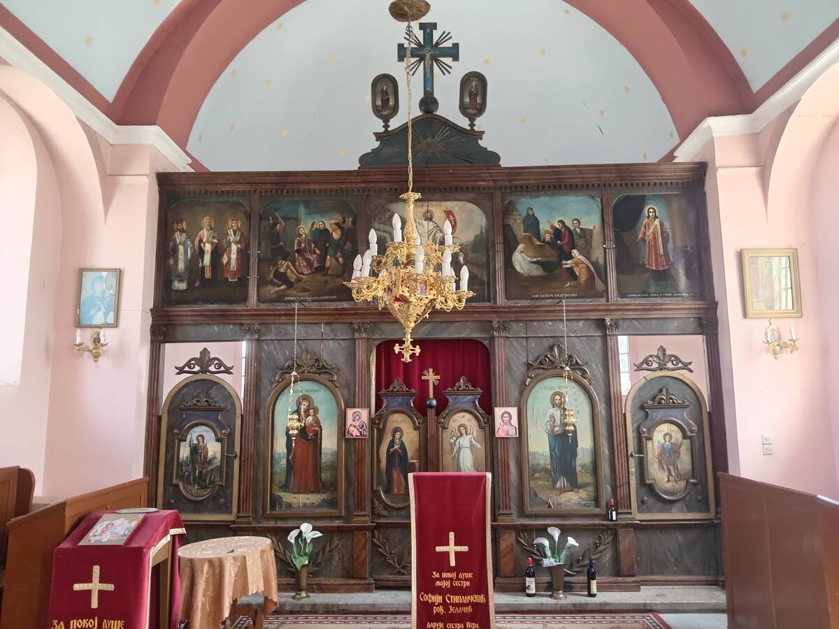 Церковь Рождества Пресвятой Богородицы на Малом православном кладбище, Сомбор (АК Воеводина, Западно-Бачский округ, Сербия). интерьер и убранство, Иконостас церкви.