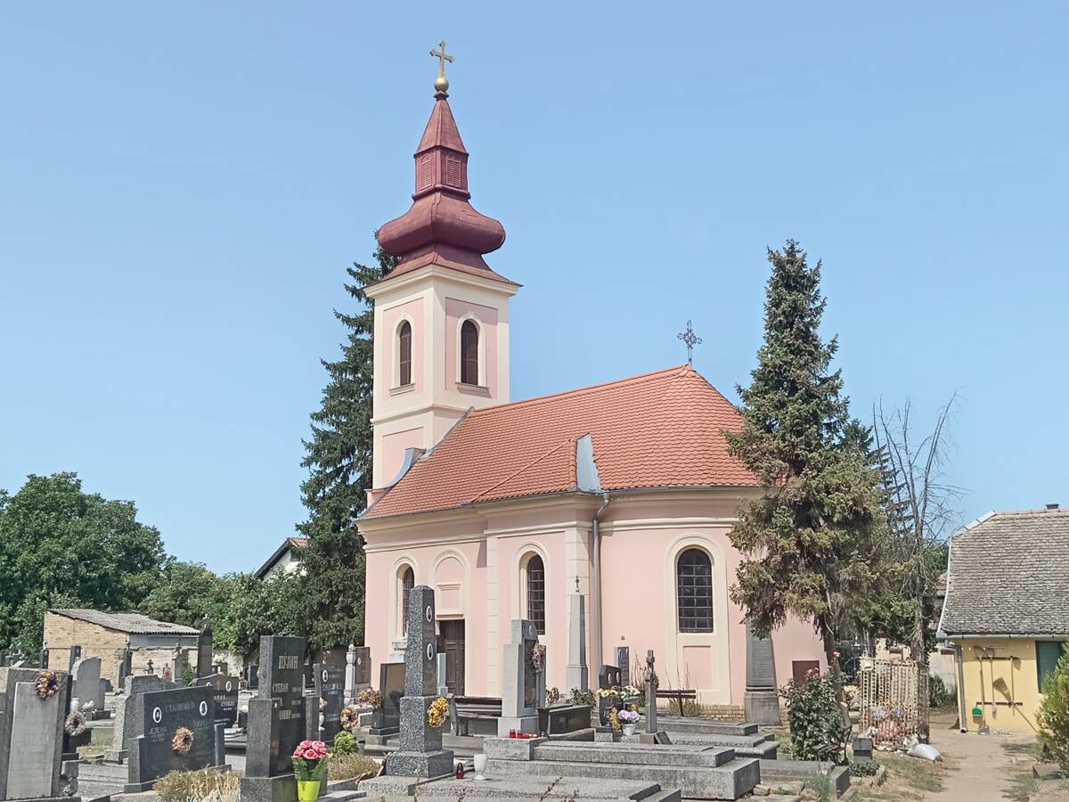 Церковь Рождества Пресвятой Богородицы на Малом православном кладбище, Сомбор (АК Воеводина, Западно-Бачский округ, Сербия). фасады