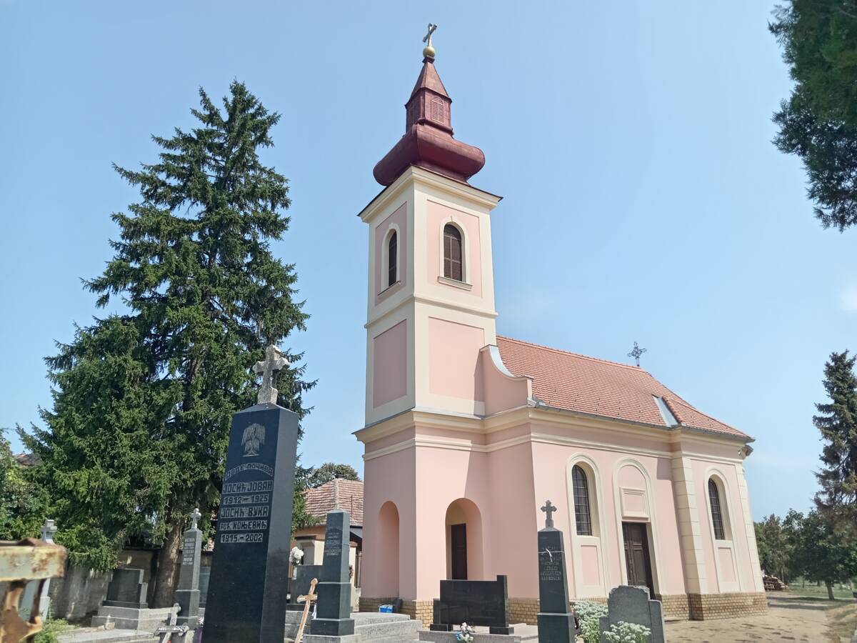 Церковь Рождества Пресвятой Богородицы на Малом православном кладбище, Сомбор (АК Воеводина, Западно-Бачский округ, Сербия). фасады