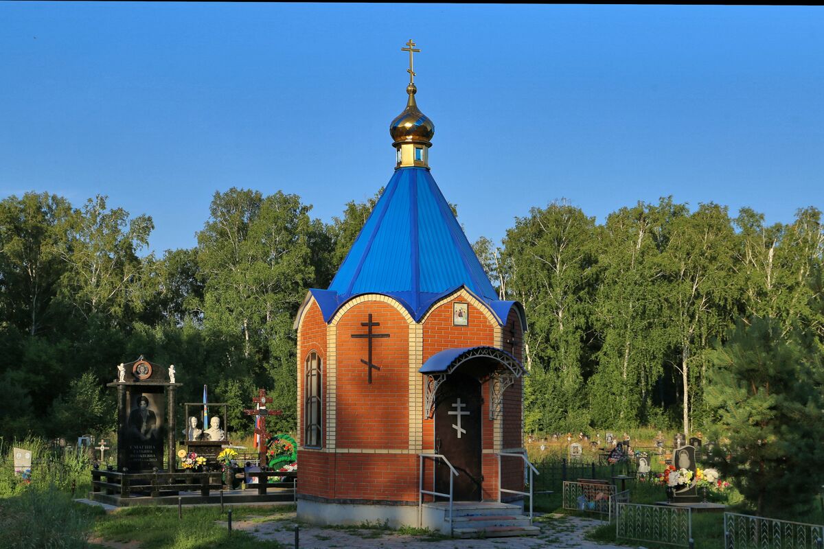 Часовня Татианы мученицы, Харламово (Таврический район, Омская область). общий вид в ландшафте