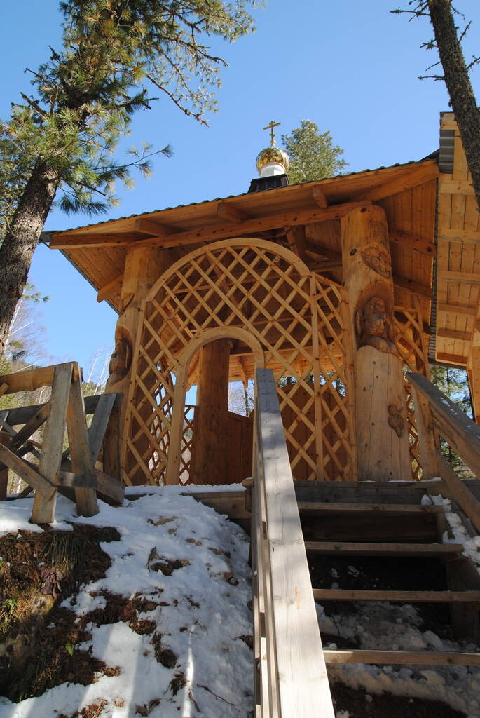 Часовня Григория Паламы, Иогач (Турочакский район, Республика Алтай). архитектурные детали, Лестница в часовню