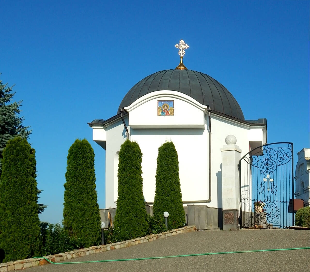 Георгиевский женский монастырь. Часовня Михаила Архангела, Ессентуки (Ессентуки, город, Ставропольский край). общий вид в ландшафте