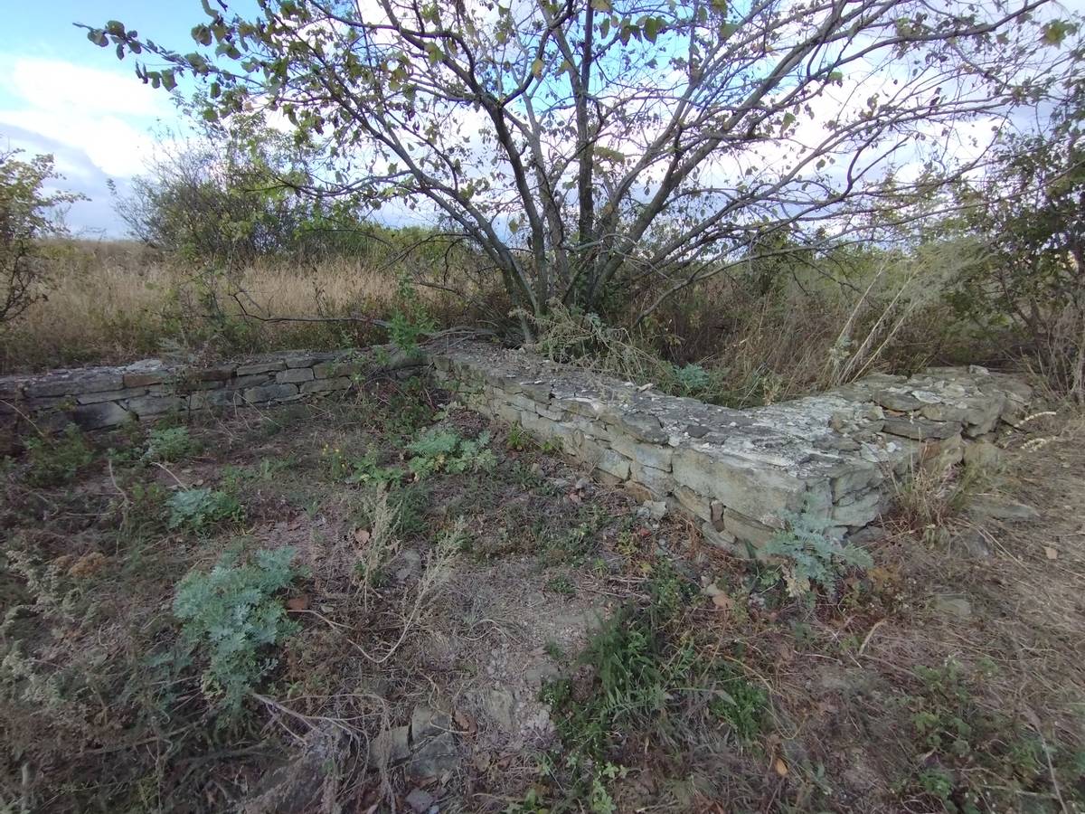 Фундамент южной апсиды, дополнительная информация. Церковь Усекновения главы Иоанна Предтечи, Калиново (Попаснянский район, Украина, Луганская область)