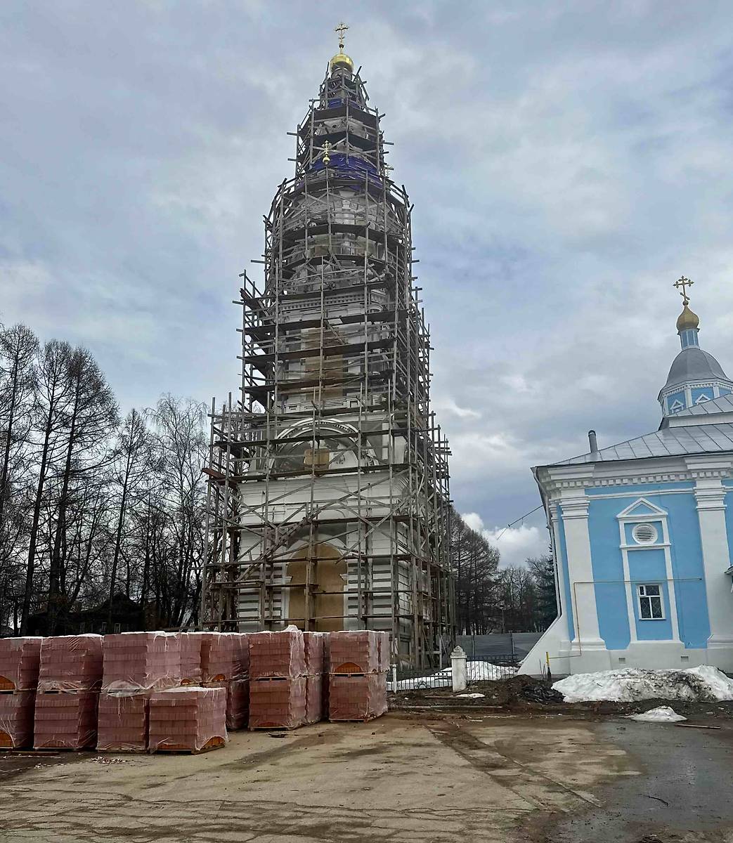 общий вид в ландшафте. Церковь Троицы Живоначальной (новая), Арзамас (Арзамасский район и г. Арзамас, Нижегородская область)
