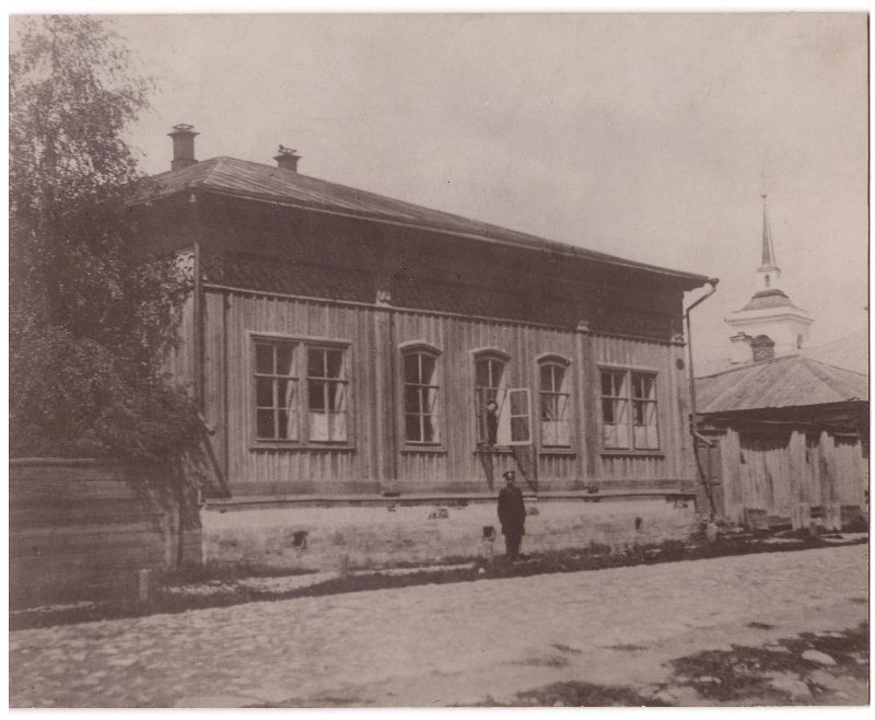 Колокольня Покровской церкви справа. 1902 г. goskatalog.ru, архивная фотография. Церковь Покрова Пресвятой Богородицы, Арзамас (Арзамасский район и г. Арзамас, Нижегородская область)