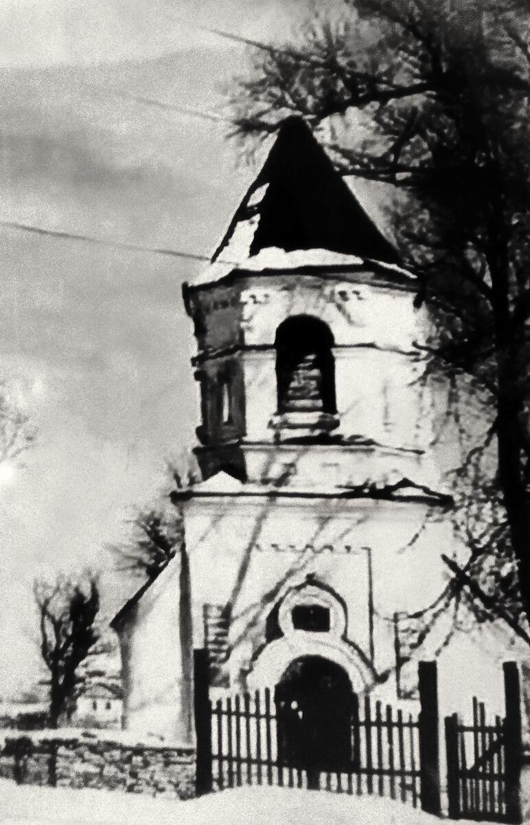 Церковь Покрова Пресвятой Богородицы, Анновка (Перевальский район, Украина, Луганская область). архивная фотография, Церковь с западной стороны. Середина 20 в., фото со стенда Дома культуры пос. Анновка. 