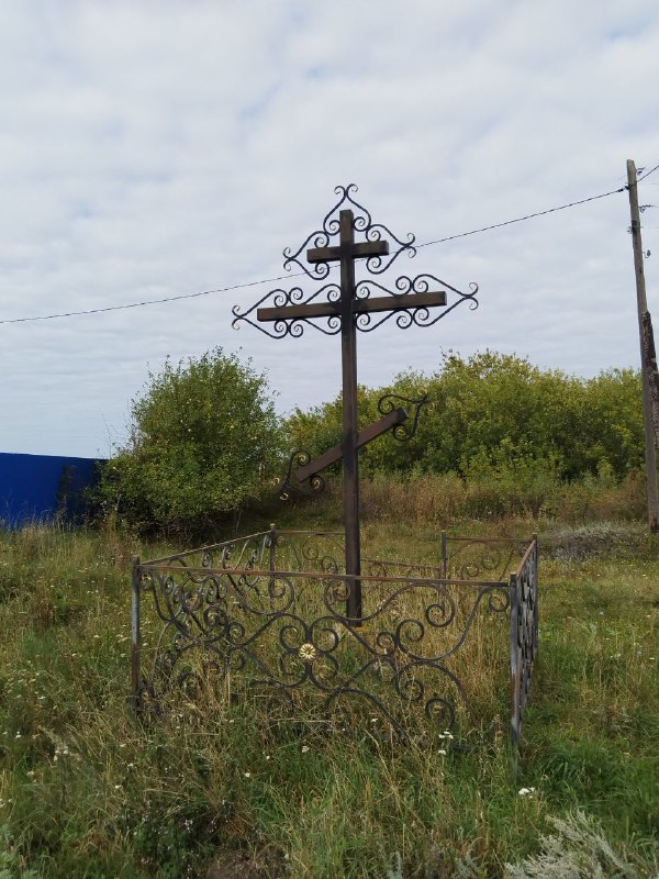 Церковь Михаила Архангела, Погожее (Тимский район, Курская область). дополнительная информация, Поклонный Крест рядом с местом расположения храма