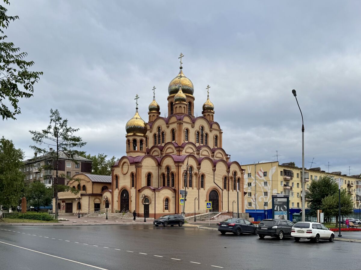 Рождества Христова, кафедральный собор, Братск (Братский район, Иркутская область). общий вид в ландшафте, Вид с запада с пер. Мира и Кирова