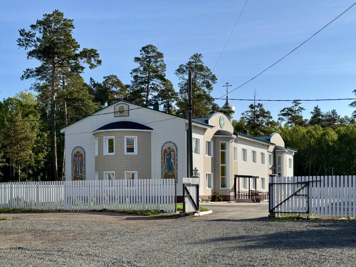 Казанской иконы Божией Матери в монашеском корпусе, домовая церковь, Братск (Братский район, Иркутская область). общий вид в ландшафте, Вид с запада