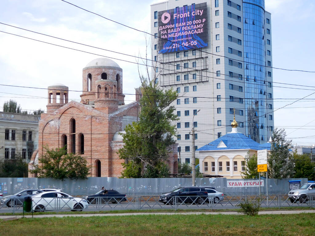Церковь Самарской иконы Божьей Матери (строящаяся), Самара (Самара, город, Самарская область). общий вид в ландшафте, Строящееся здание храма и Детский Епархиальный образовательный центр