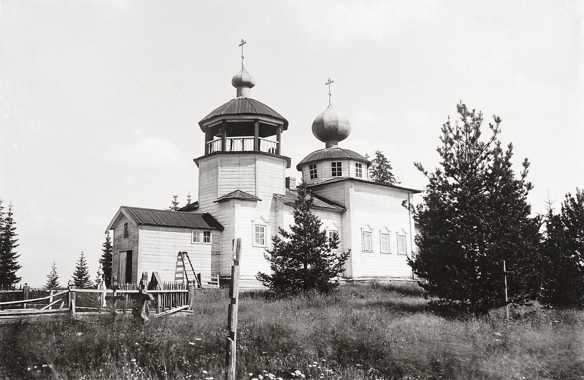Фото 1939 года с сайта finna.fi. Автор V. Kyander, архивная фотография. Церковь Рождества Пресвятой Богородицы, Реболы (Муезерский район, Республика Карелия)