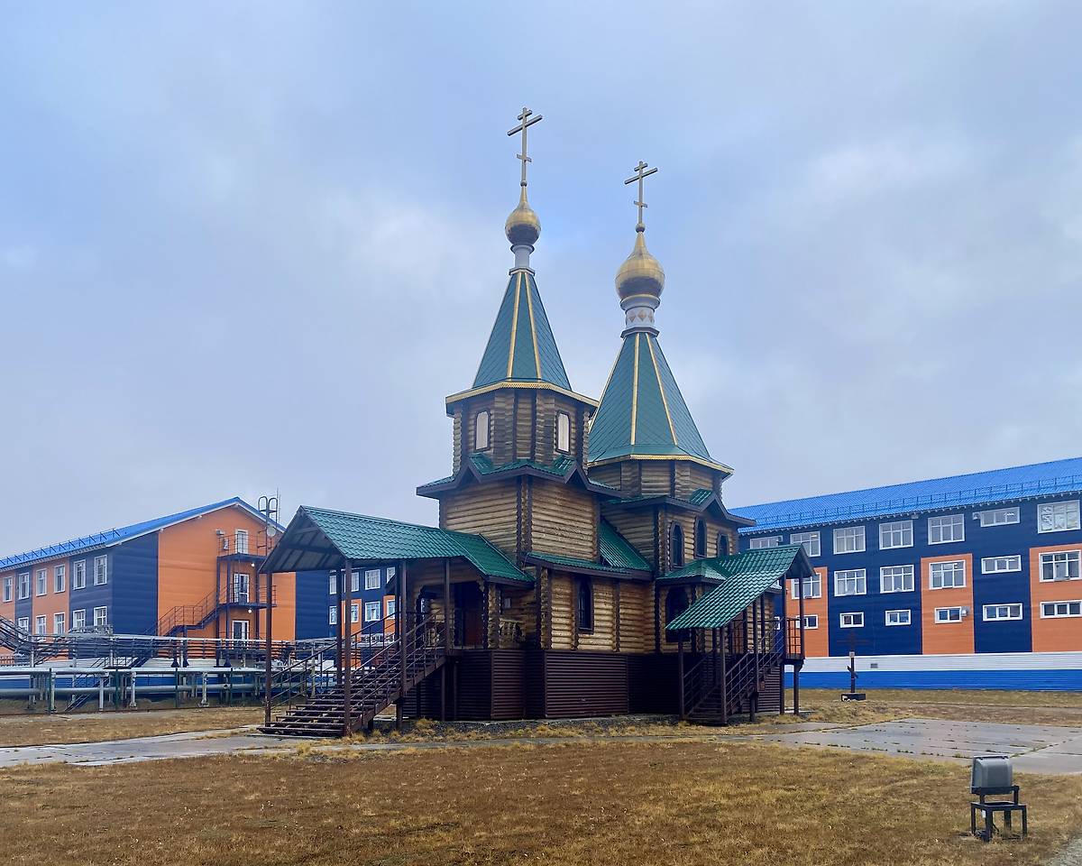 Вид с ЮЗ, фасады. Церковь Троицы Живоначальной, Сабетта (Ямальский район, Ямало-Ненецкий автономный округ)