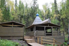 Куртяево, урочище. Надкладезная часовня на источнике Талец (новая)