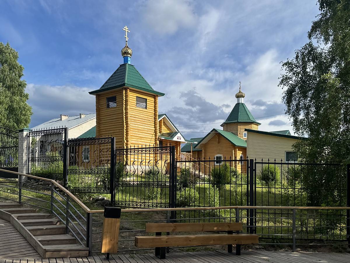 Общий вид комплекса, общий вид в ландшафте. Церковь Георгия Победоносца (новая), Верхняя Тойма (Верхнетоемский район, Архангельская область)