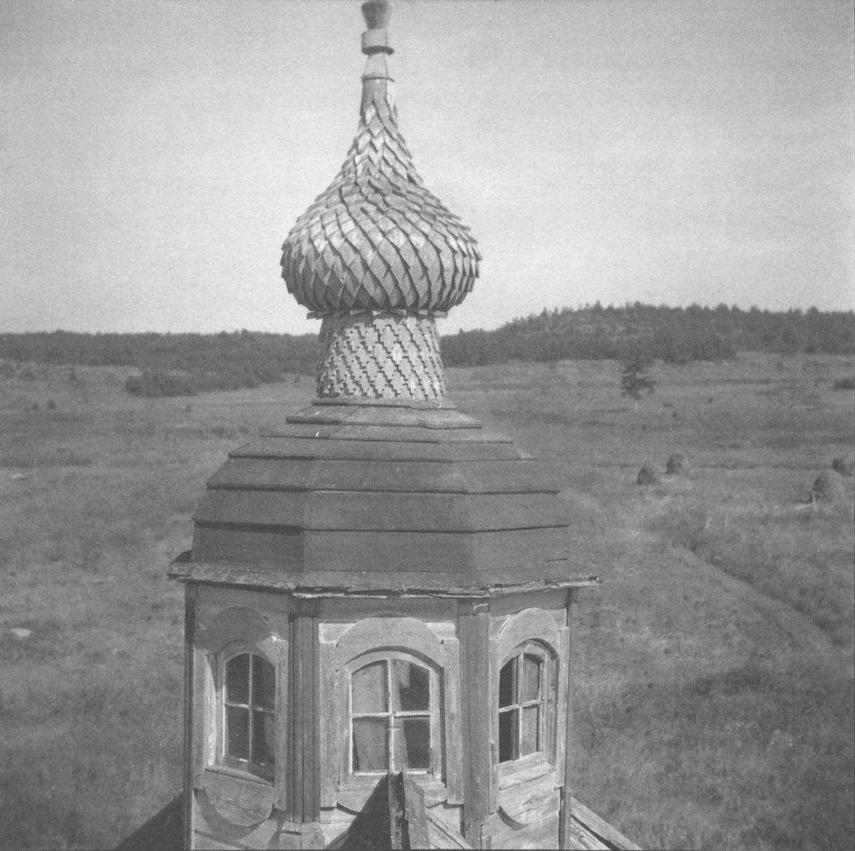Часовня Александра Свирского, Первые Гарницы (Медвежьегорский район, Республика Карелия). архивная фотография, Фото 1943 года из фондов Kansallisarkisto. Автор Lars Pettersson