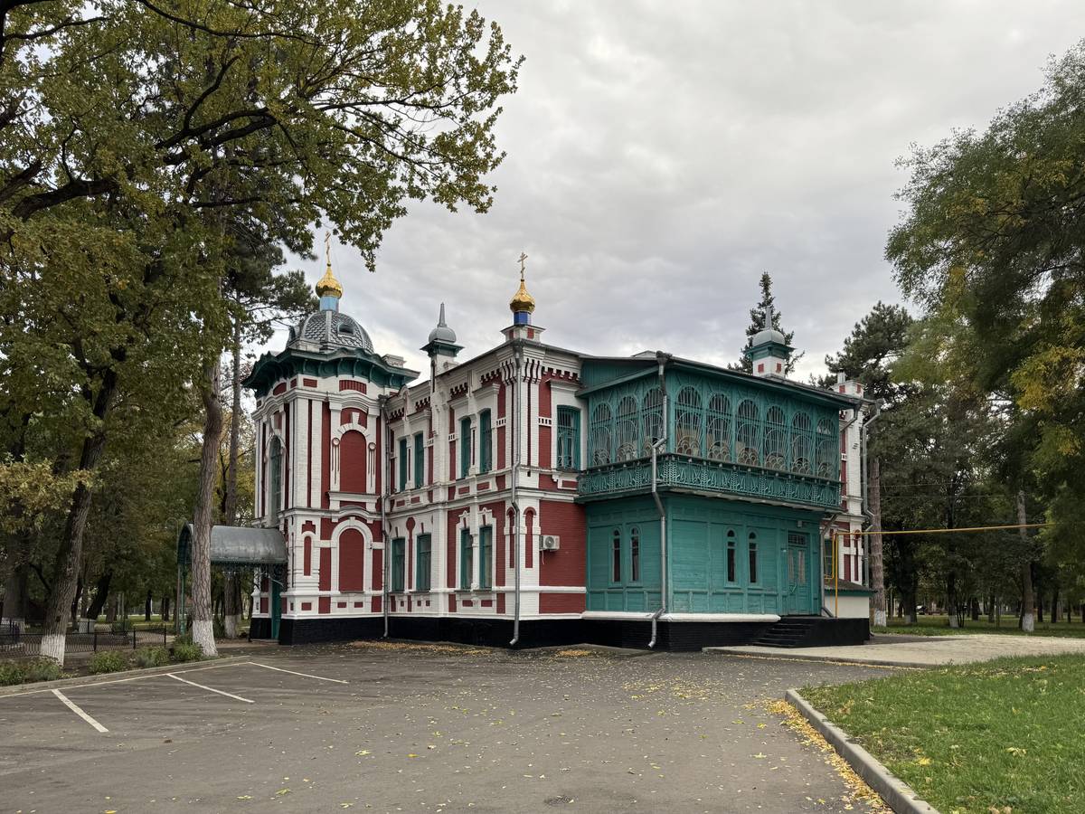 Церковь Покрова Пресвятой Богородицы, Новокубанск (Новокубанский район, Краснодарский край). общий вид в ландшафте, Вид с севера
