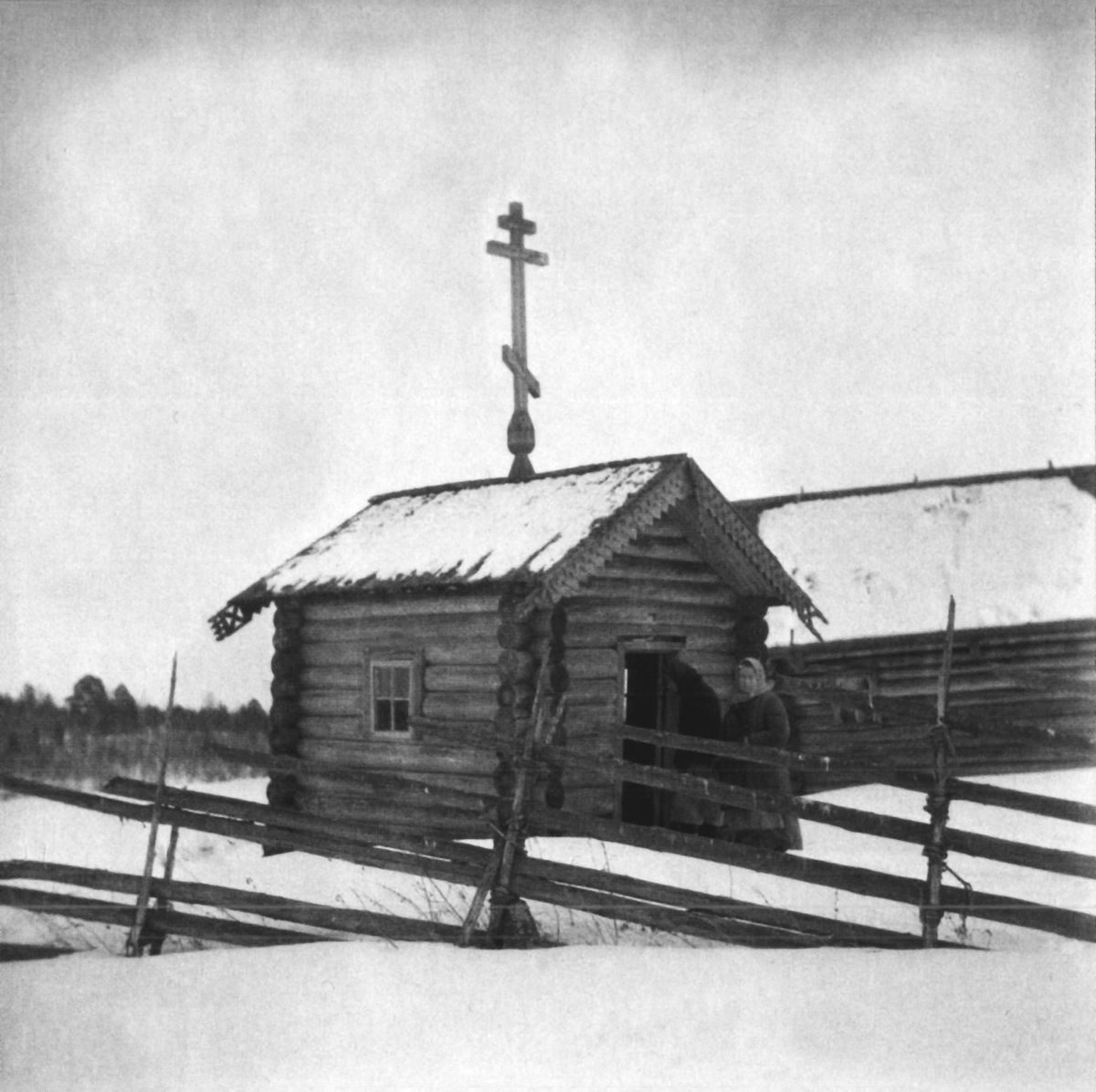 Часовня Варвары великомученицы, Варнежгуба, урочище (Медвежьегорский район, Республика Карелия). архивная фотография, Фото 1944 года из фондов Kansallisarkisto. Автор Lars Pettersson