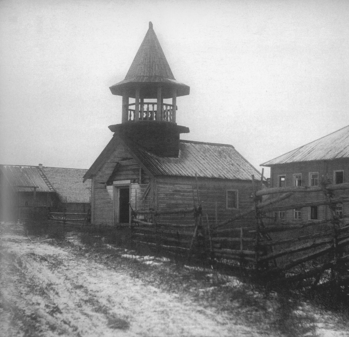 Часовня Параскевы Пятницы, Каргачёво, территория (Медвежьегорский район, Республика Карелия). архивная фотография, Фото 1942 года из фондов Kansallisarkisto. Автор Lars Pettersson