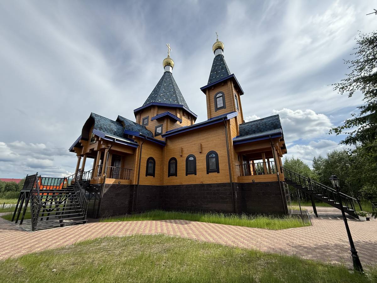 Церковь Введения во храм Пресвятой Богородицы, Уренгой (Пуровский район, Ямало-Ненецкий автономный округ). фасады, Вид с северо-запада