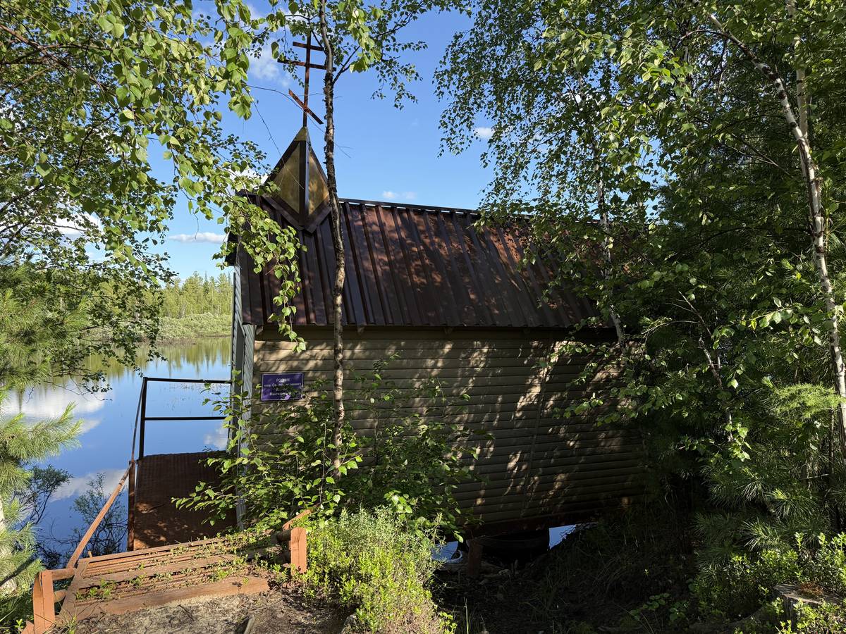 Вид с северо-востока, фасады. Надкладезная часовня Василия Мангазейского, Пуровск (Пуровский район, Ямало-Ненецкий автономный округ)