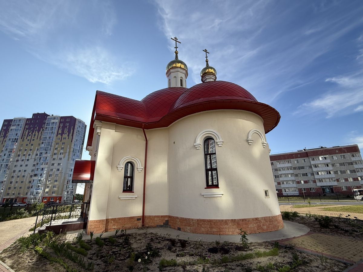 Церковь Леонида Коринфского и Татианы Римской, Нефтеюганск (Нефтеюганский район и г. Нефтеюганск, Ханты-Мансийский автономный округ). фасады, Вид с юго-востока