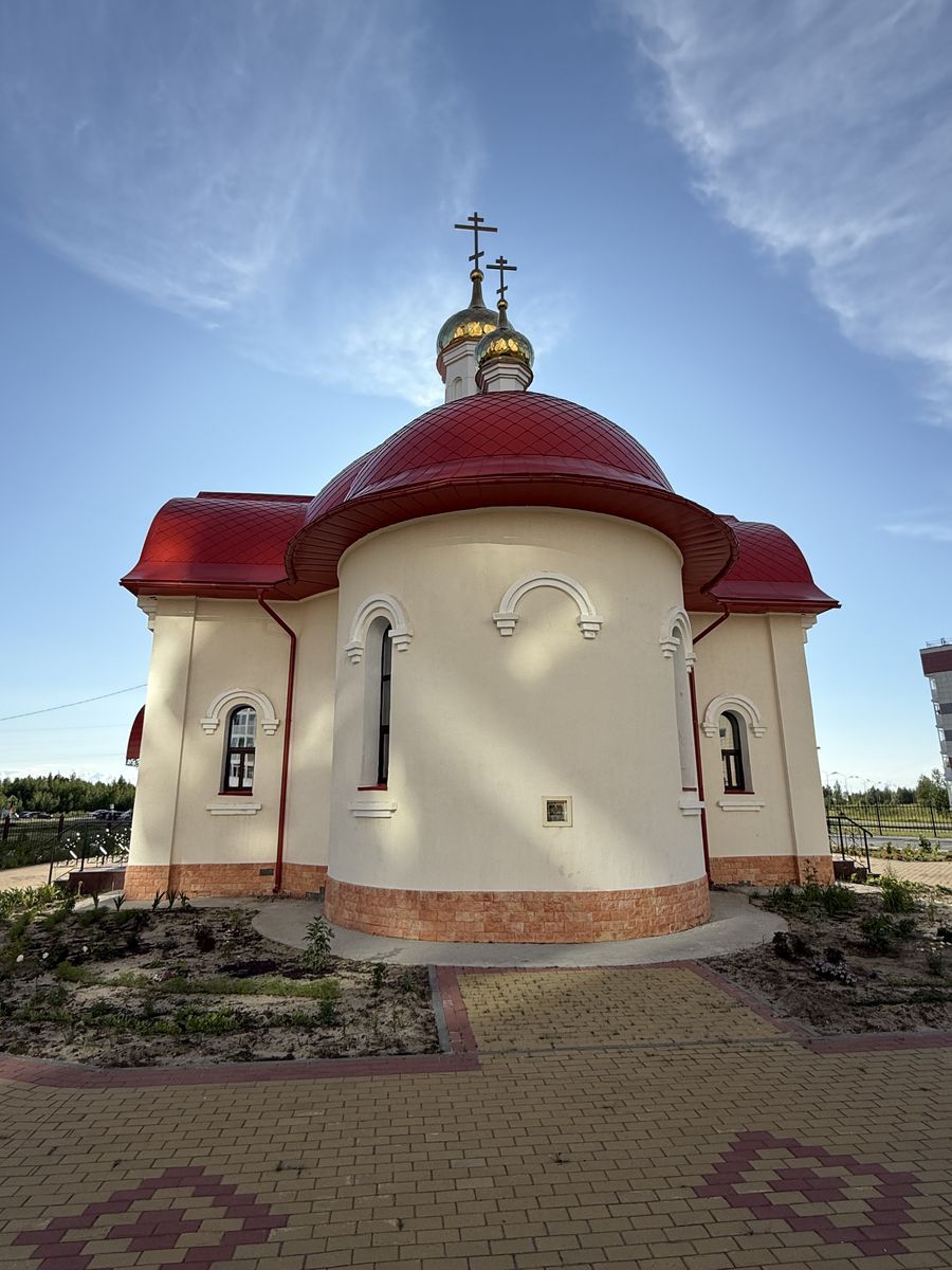 Церковь Леонида Коринфского и Татианы Римской, Нефтеюганск (Нефтеюганский район и г. Нефтеюганск, Ханты-Мансийский автономный округ). фасады, Вид с востока