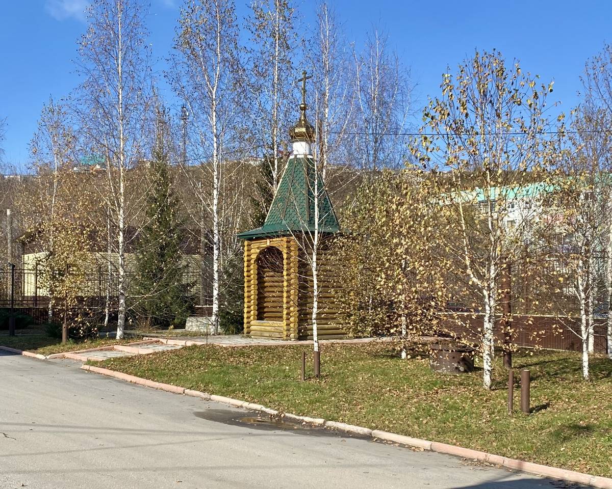 Часовня Сергия Радонежского при ОВД, Гурьевск (Гурьевский район, Кемеровская область). общий вид в ландшафте, Вид с ЮВ
