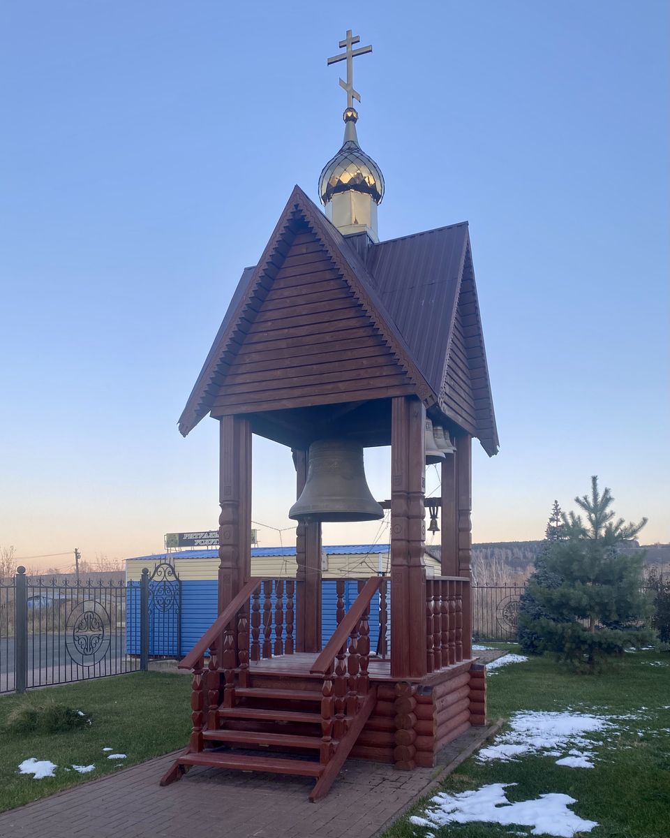 Церковь Казанской иконы Божией Матери, Кемерово (Кемерово, город, Кемеровская область). дополнительная информация, Звонница у храма