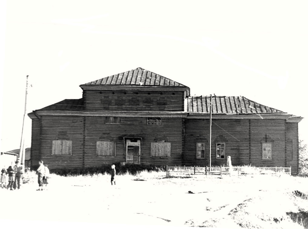 Церковь Воздвижения Креста Господня (новая), Савинское (Шелекса) (Плесецкий район, Архангельская область). архивная фотография, Северный фасад. Фото 1975 года из паспорта ОКН. onegaonline.ru