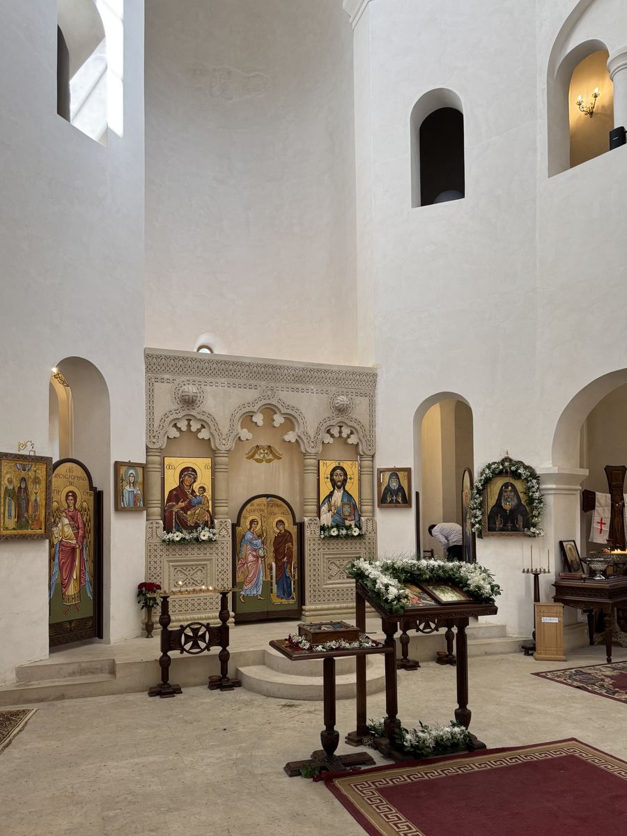 Церковь Гавриила Архангела, Чиатура (Имеретия, Грузия). интерьер и убранство, Интерьер. День освящения